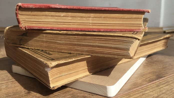 lam-the-nao-de-sach-vo-luon-moi-va-khong-bi-moi-mot-3_800x450